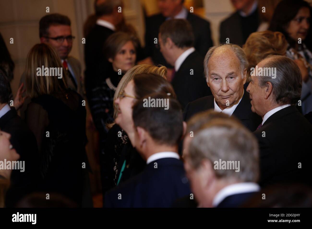 Il principe Karim al Hussaini, Karim Aga Khan IV, partecipa ad una cerimonia di consegna dell'Ambasciatore degli Stati Uniti in Francia Jane D. Hartley con l'Ordine del Commendeur de la Legion d'Honneur, presso il Palazzo Elysee di Parigi, Francia, il 16 gennaio 2017. Foto di Denis Allard/piscina/ABACAPRESS.COM Foto Stock