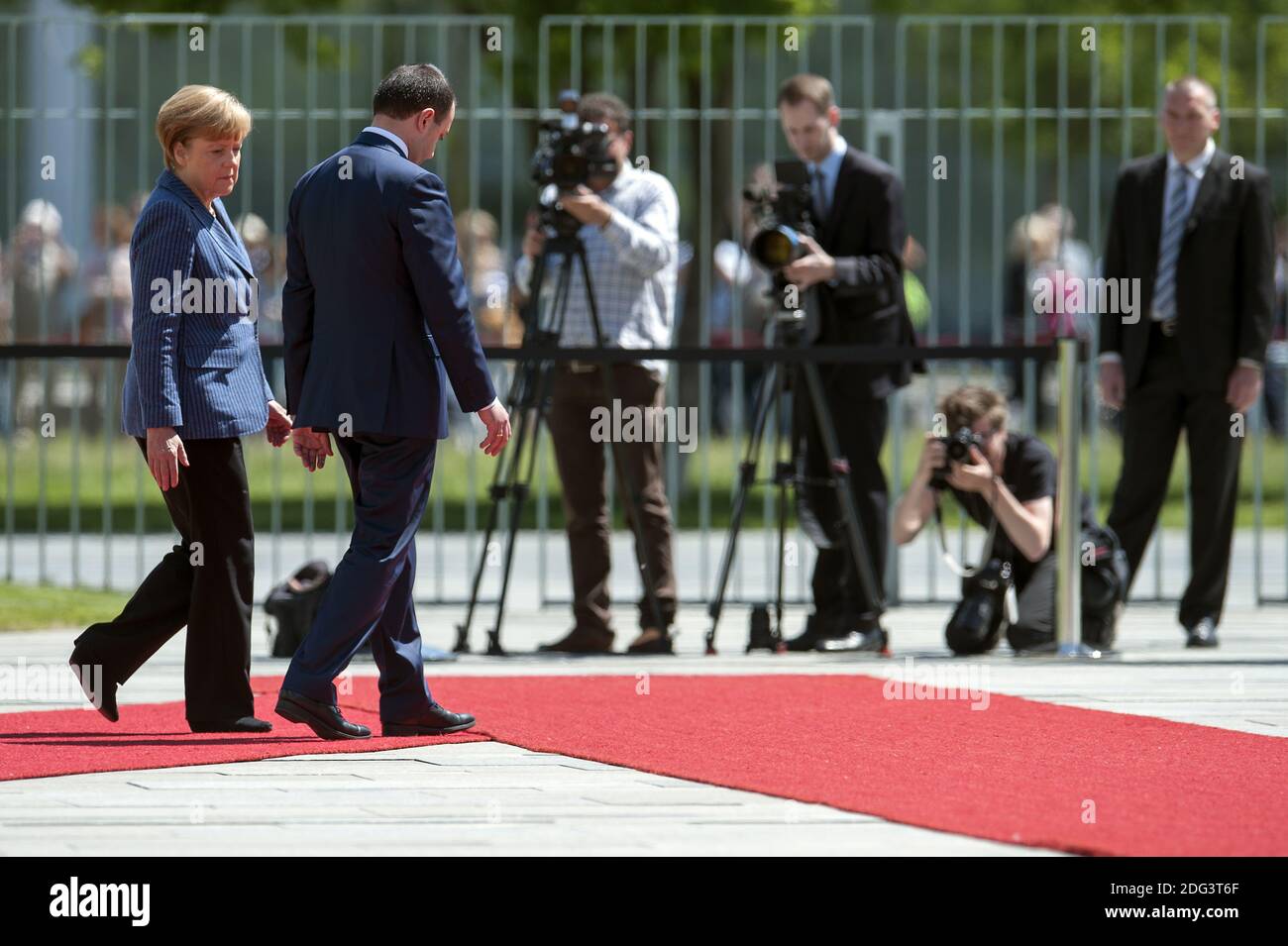 Merkel riceve il georgiano PM Irakli Garibahvili a Berlino Foto Stock