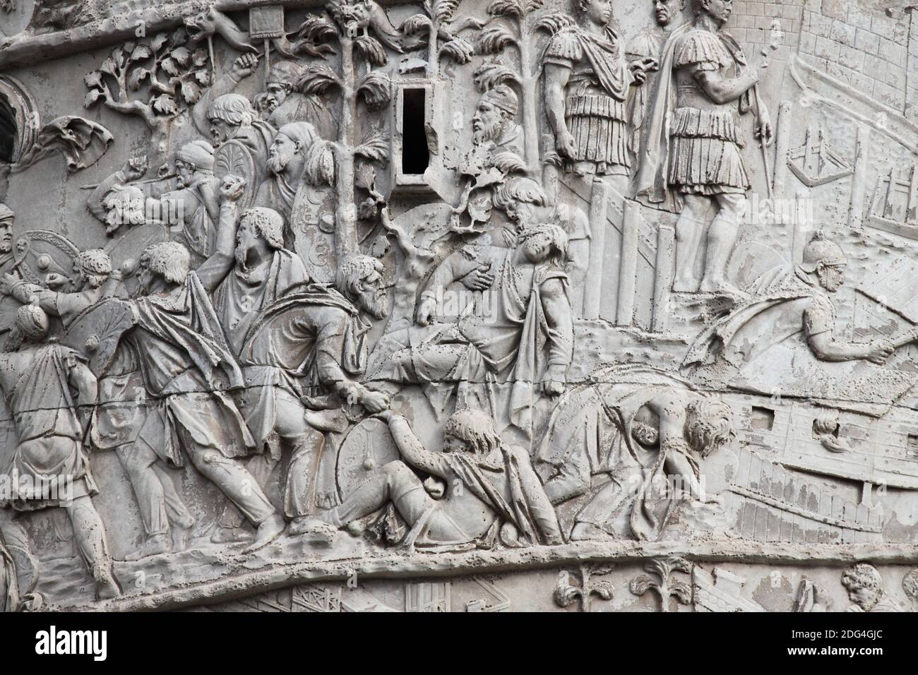 I bassorilievi nella colonna Traiana di Roma Foto Stock