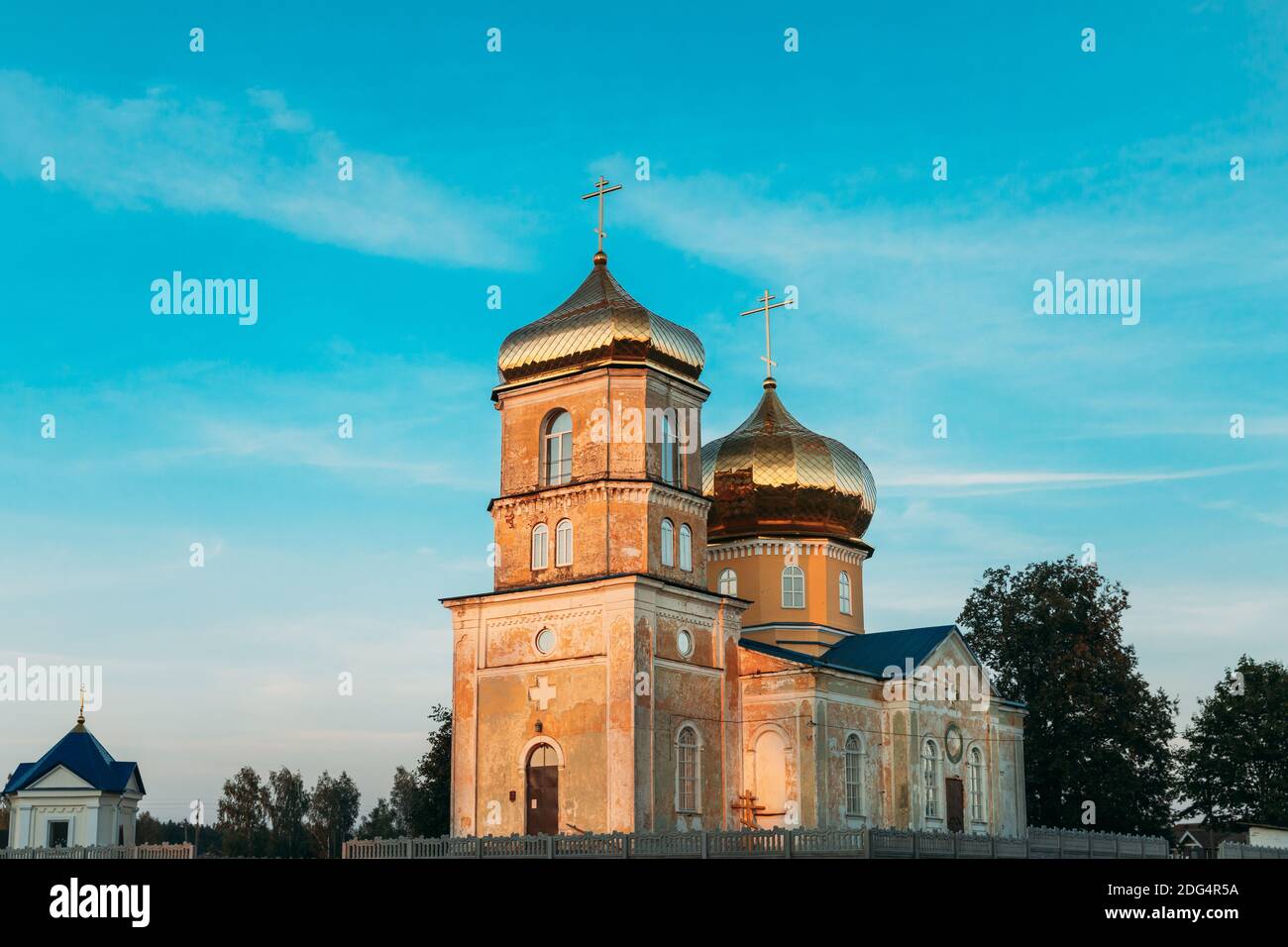 Cheretyanka, Regione di Gomel, Bielorussia. Dormizione della Chiesa di Theotokos al tramonto o all'alba Foto Stock