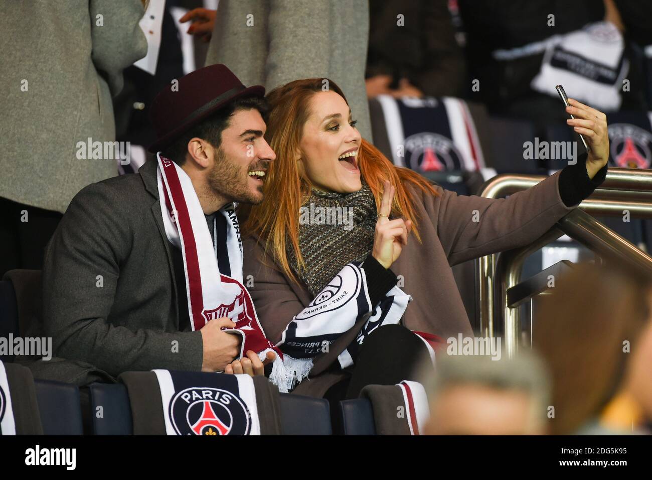 Joy Esther e il suo ragazzo Andrea Condorelli guardano dagli stand la UEFA  Champions League Round del 16 prima tappa Parigi St Germain contro  Barcellona il giorno di San Valentino allo stadio