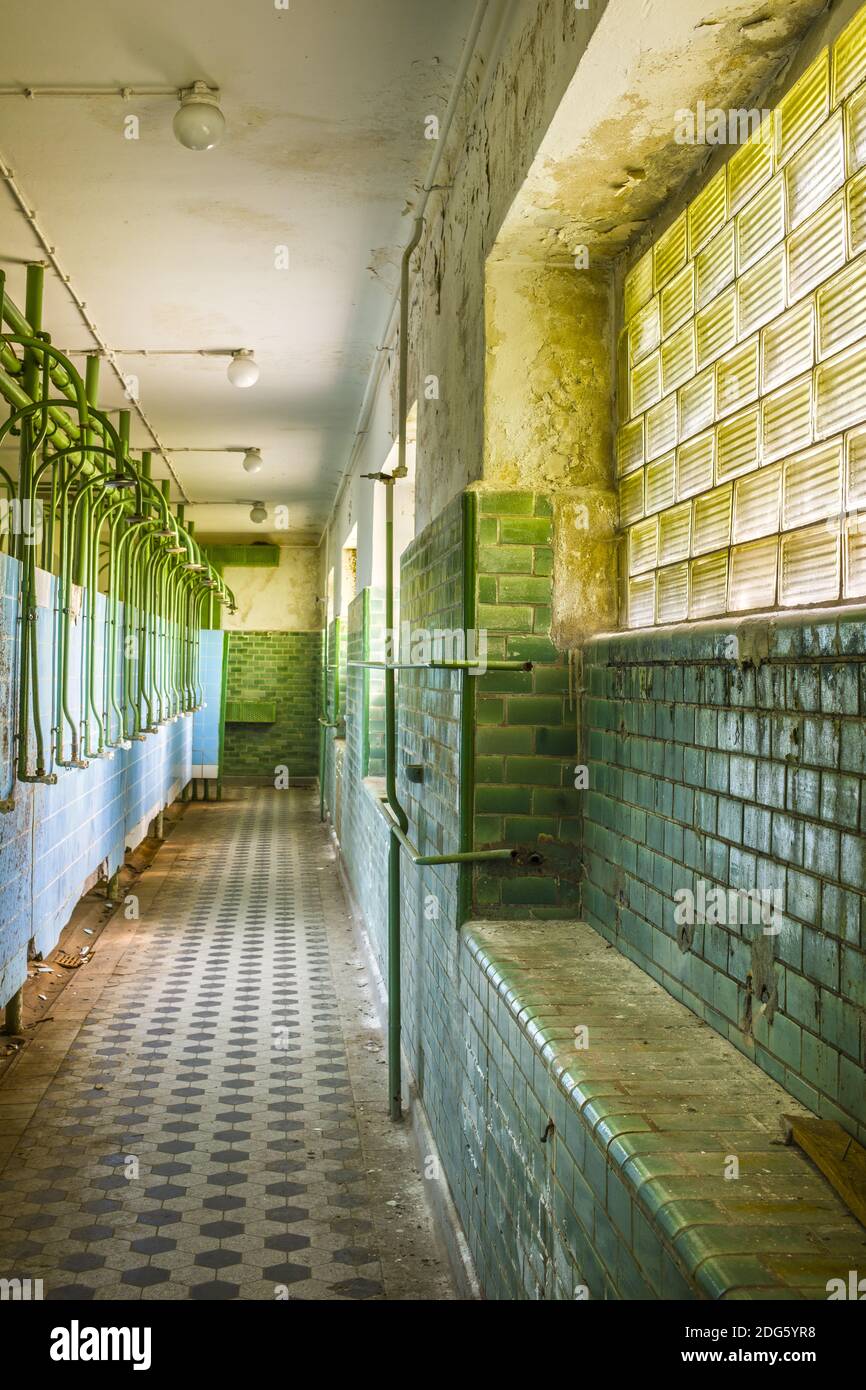 Bagno con doccia Foto Stock