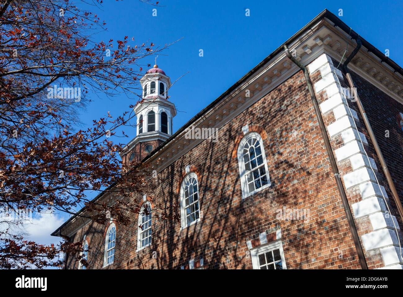 Primo piano immagine della storica chiesa di Cristo di Alessandria, Virginia. Questo edificio in mattoni di epoca coloniale con finestre a palladino ad arco e una torre era bui Foto Stock