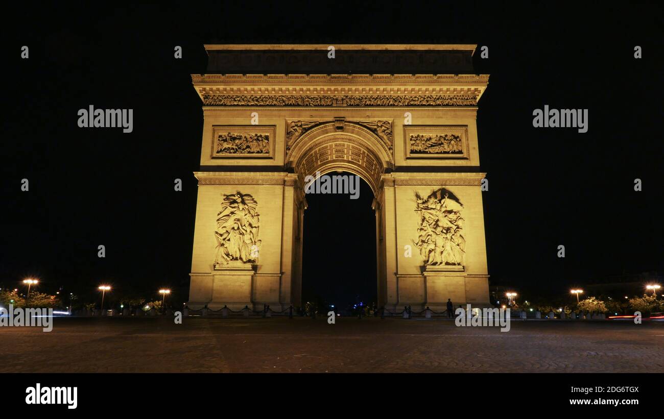 Famoso Champs-Elysees arch di notte Foto Stock
