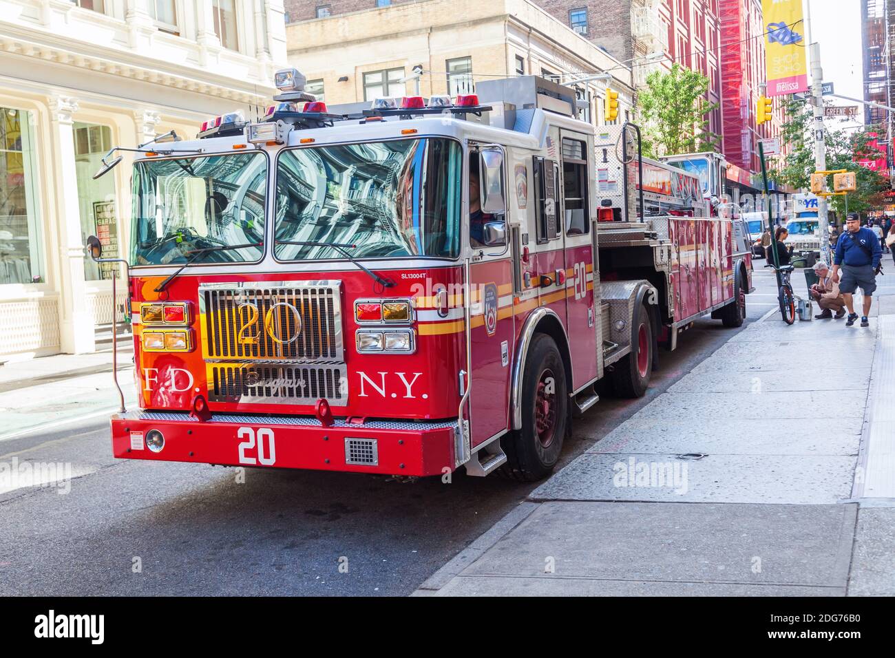 Ladder 20 camion dei vigili del fuoco da New York City Fire Department Foto Stock