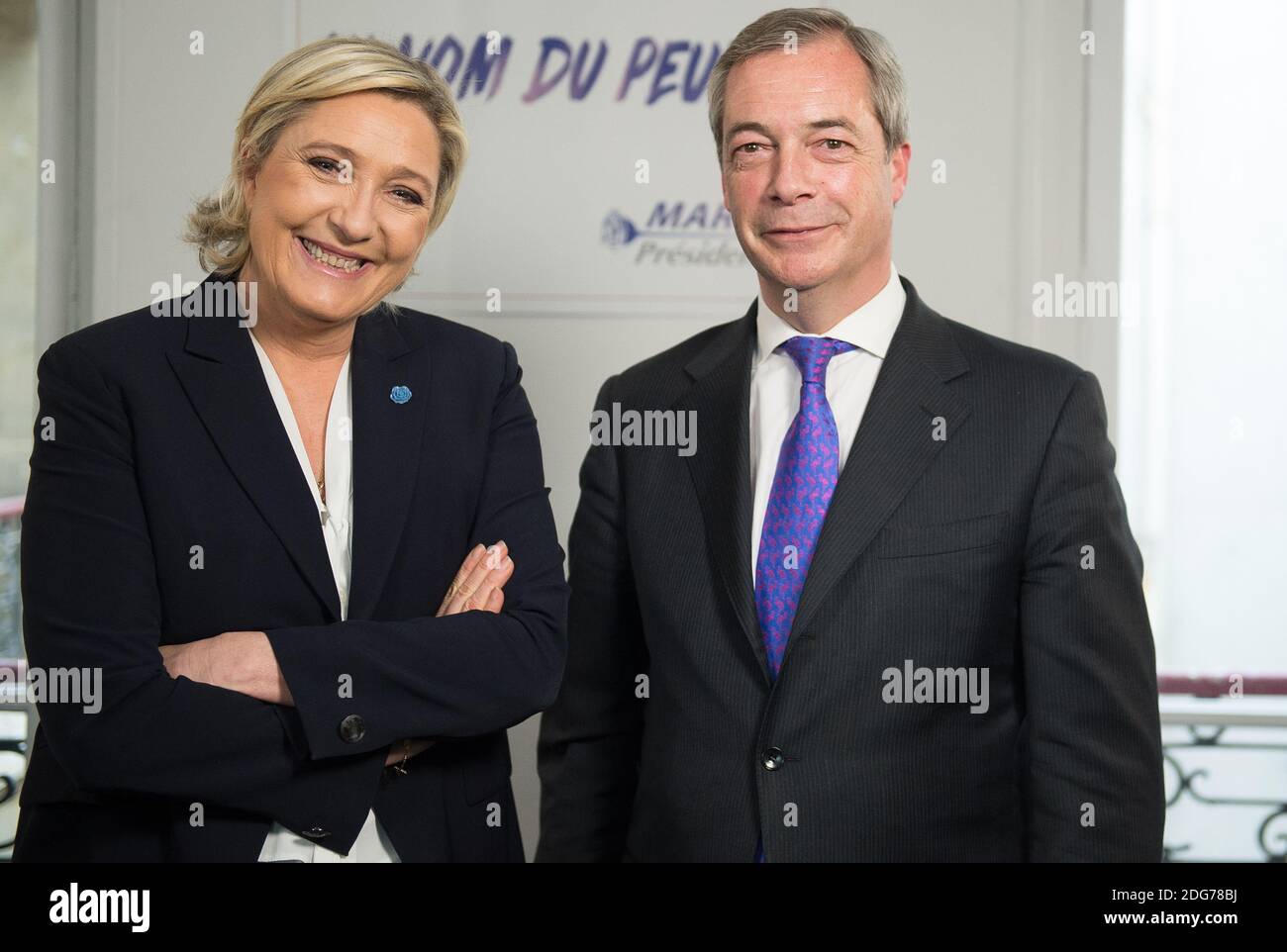 Esclusiva - il presentatore LBC Nigel Farage intervista Marine le Pen a Parigi per il suo show radiofonico nazionale a Parigi il 12 marzo 2017. L'intervista completa sarà trasmessa stasera al Nigel Farage Show (Mercoledì) dalle 19:00 in LBC. Foto di Eliot Blondt/ABACAPRESS.COM Foto Stock