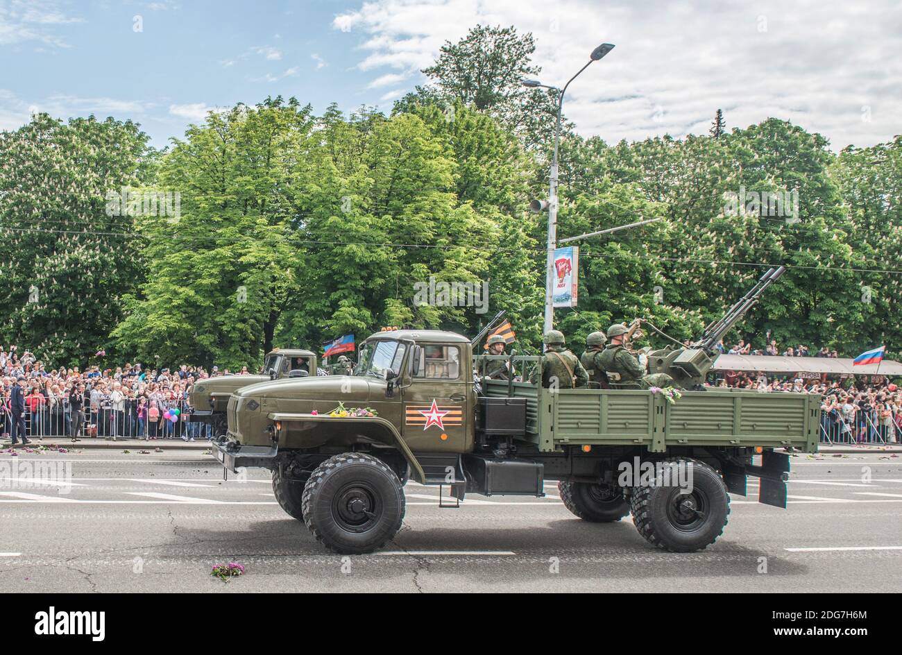 DONETSK, Repubblica popolare di Donetsk. La Parata del giorno della vittoria. 2016 maggio Foto Stock