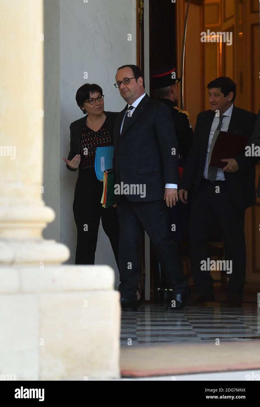 Il presidente francese Francois Hollande, il ministro della pubblica amministrazione Annick Girardin e il ministro degli Affari urbani, della gioventù e dello sport Patrick Kanner hanno raffigurato al Palazzo Elysee in seguito alla riunione settimanale del gabinetto tenutasi a Parigi il 30 marzo 2017. Foto di Christian Liegi/ABACAPRESS.COM Foto Stock