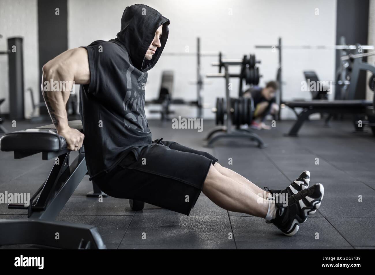 Uomo brutale in palestra Foto Stock