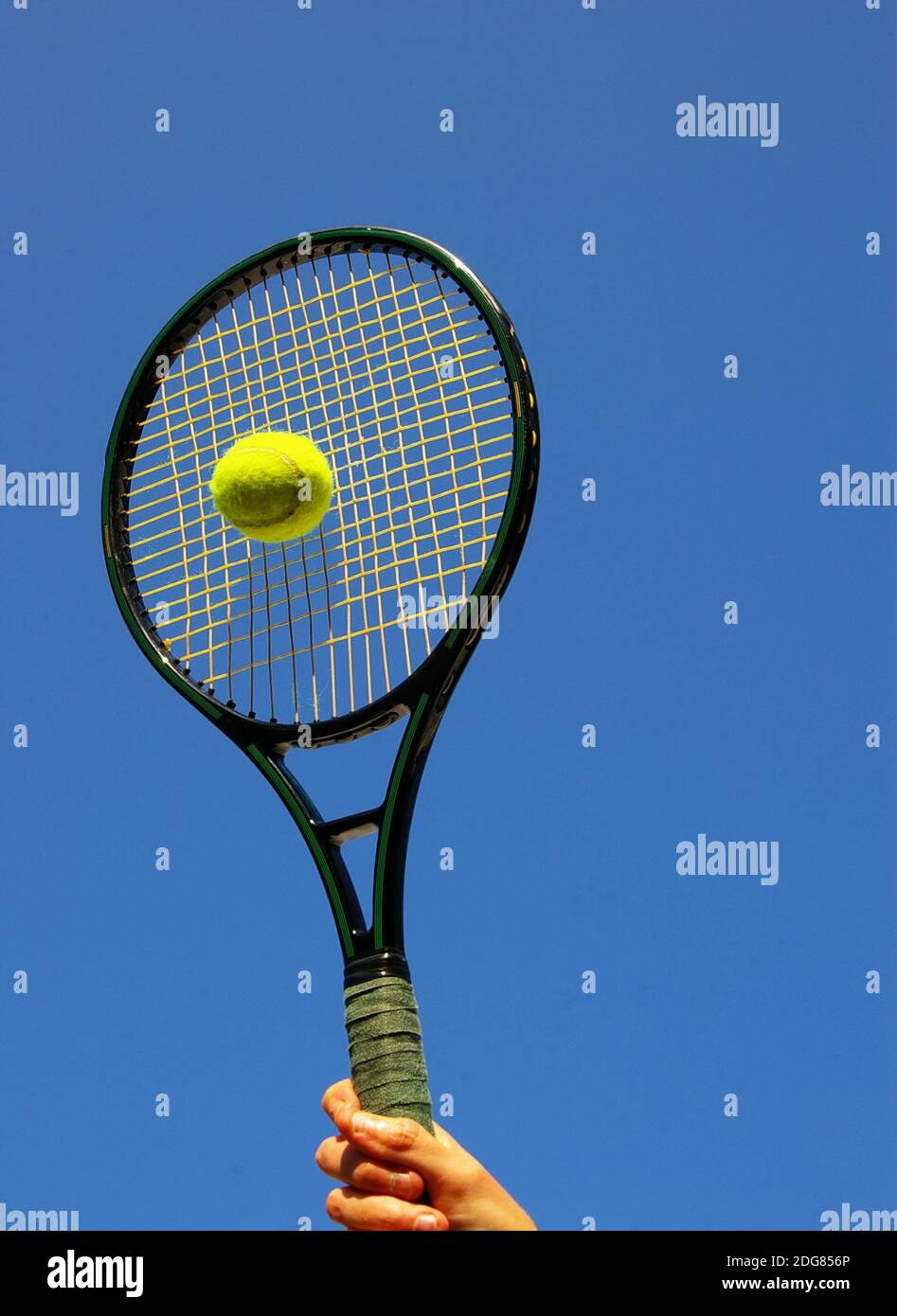 Palla da tennis colpito Foto Stock