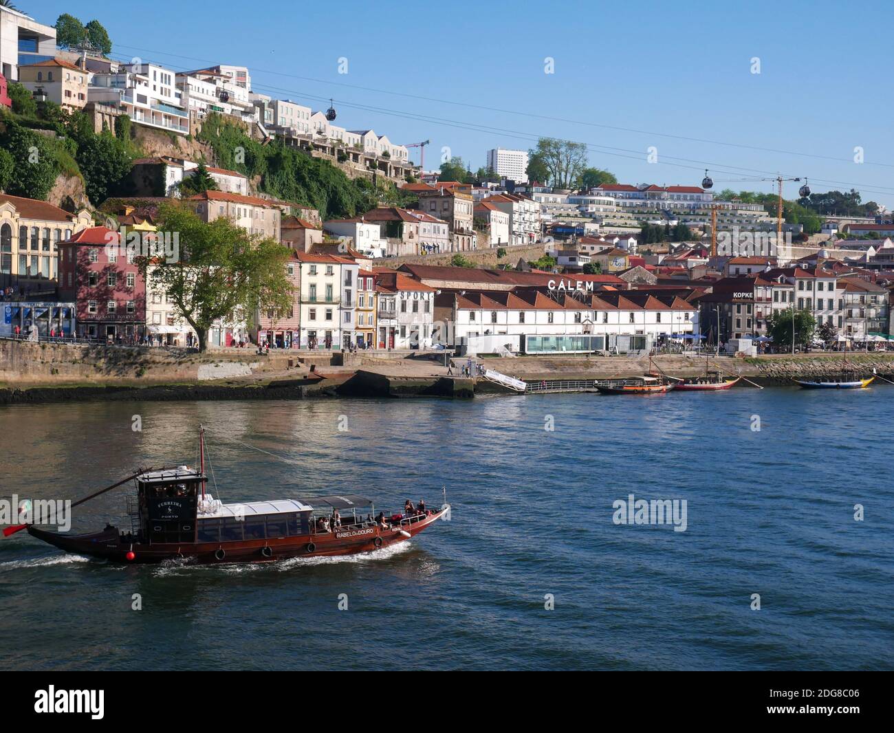 Tour colorato in barca a vela sul fiume Douro, Foto Stock