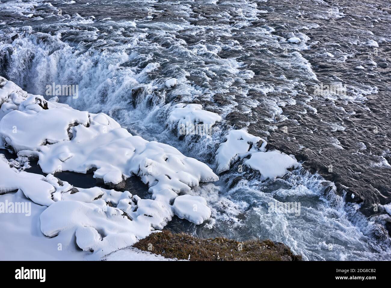 Paesaggio islandese con fiume ruvido Foto Stock