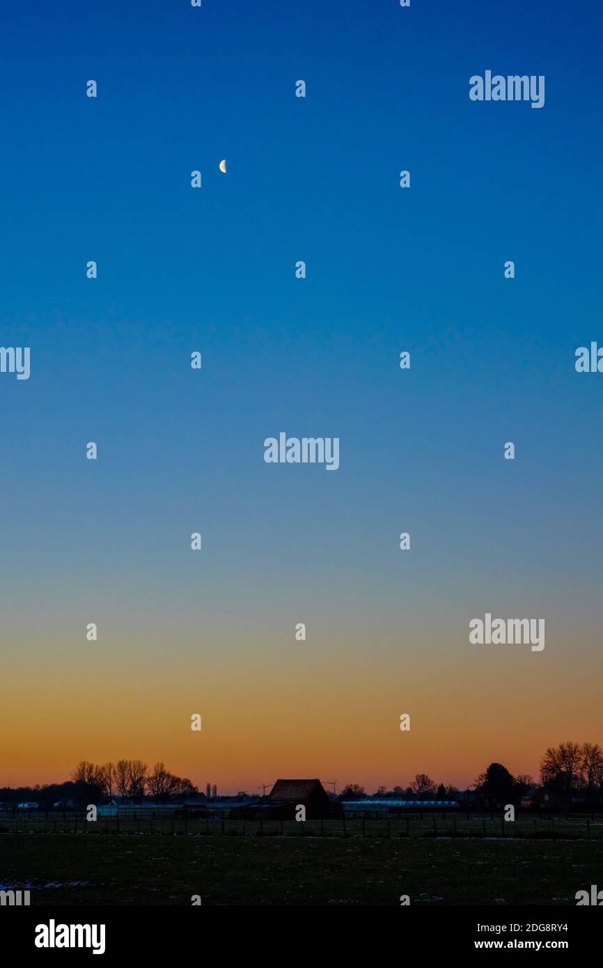 Colorato tramonto di campagna Foto Stock