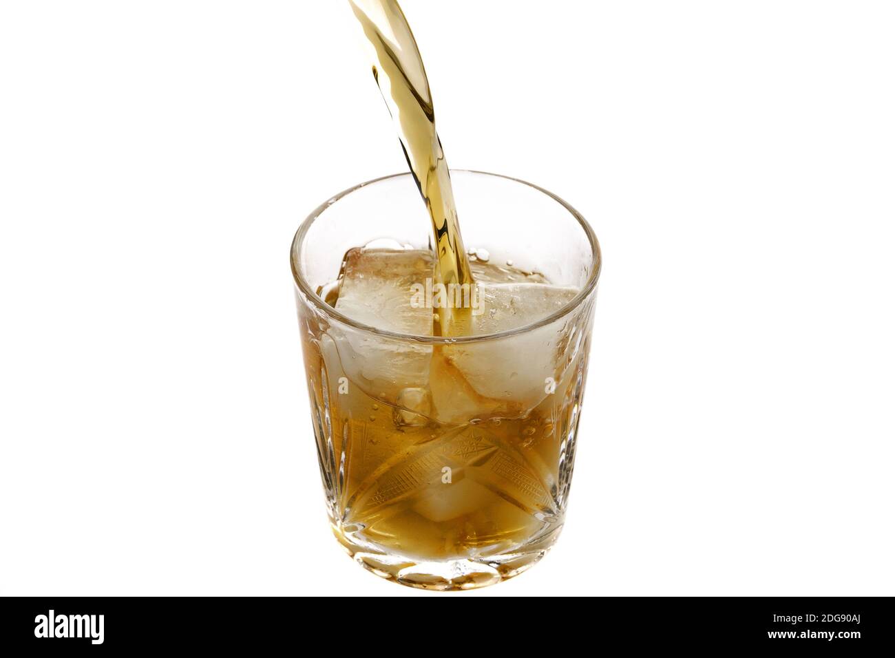 Whisky di versamento Foto Stock