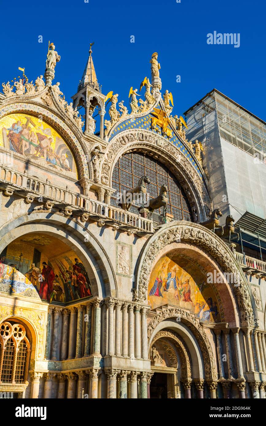 Facciata della Basilica di San Marco a Venezia Foto Stock