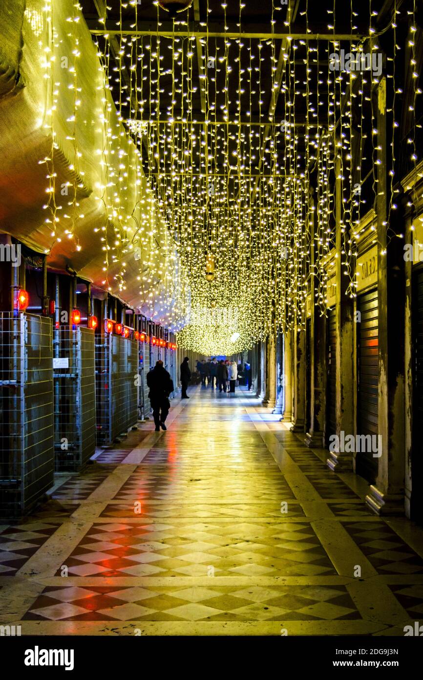 Notte scena decorazione di Natale, Venezia, Italia Foto Stock