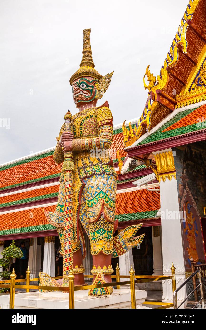 Grande guardiano gigante nel Tempio del Buddha di Smeraldo Foto Stock
