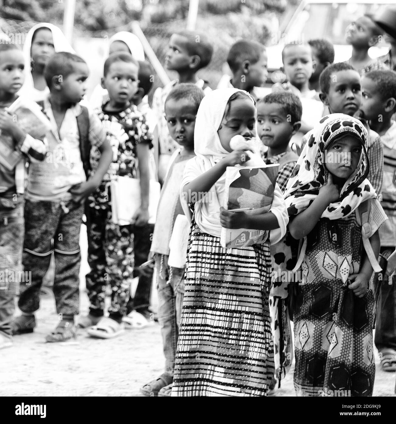 Fuori dalla scuola islamica bambini non identificati Foto Stock