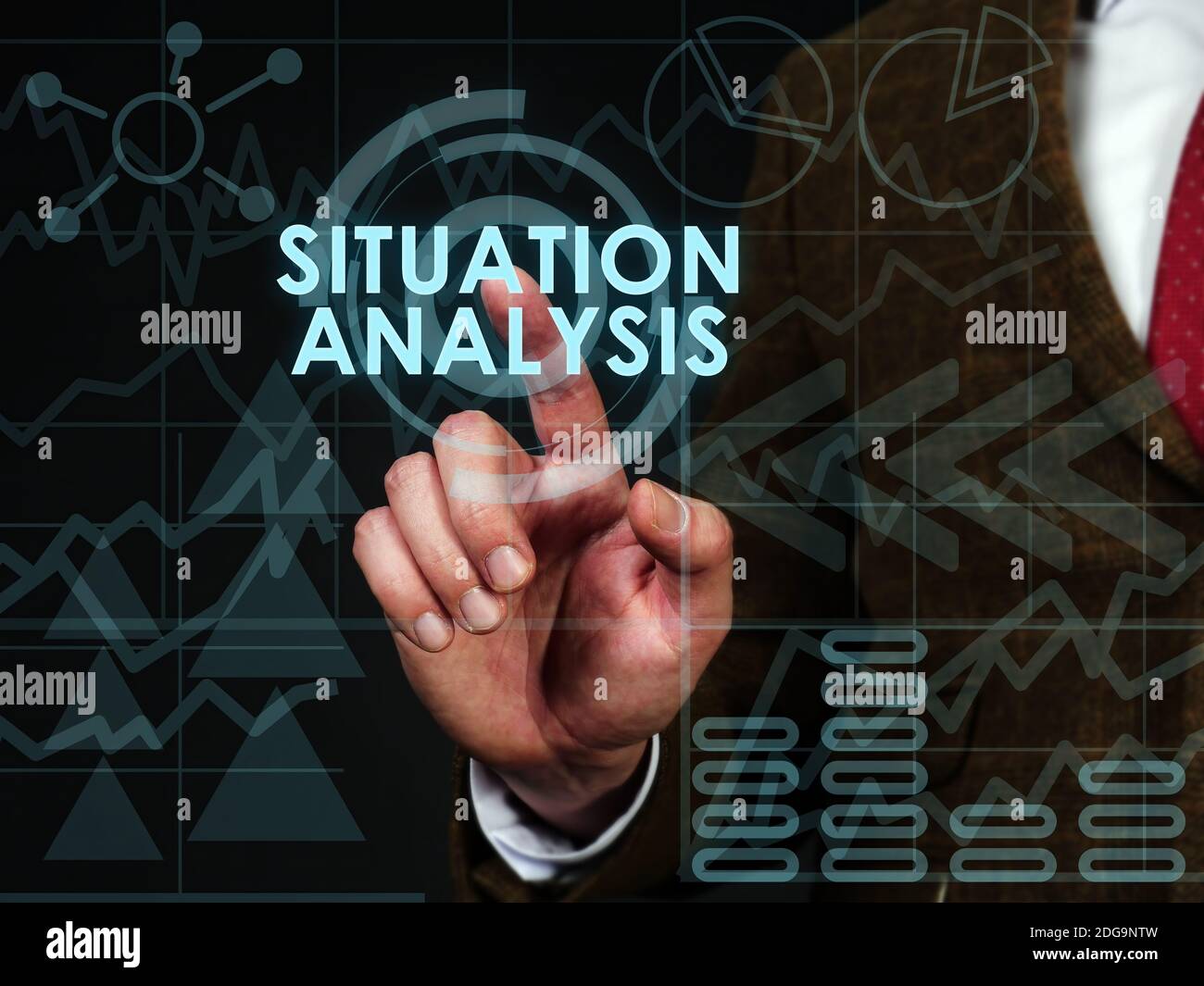 Manager esegue l'analisi della situazione. La mano preme sull'iscrizione. Foto Stock