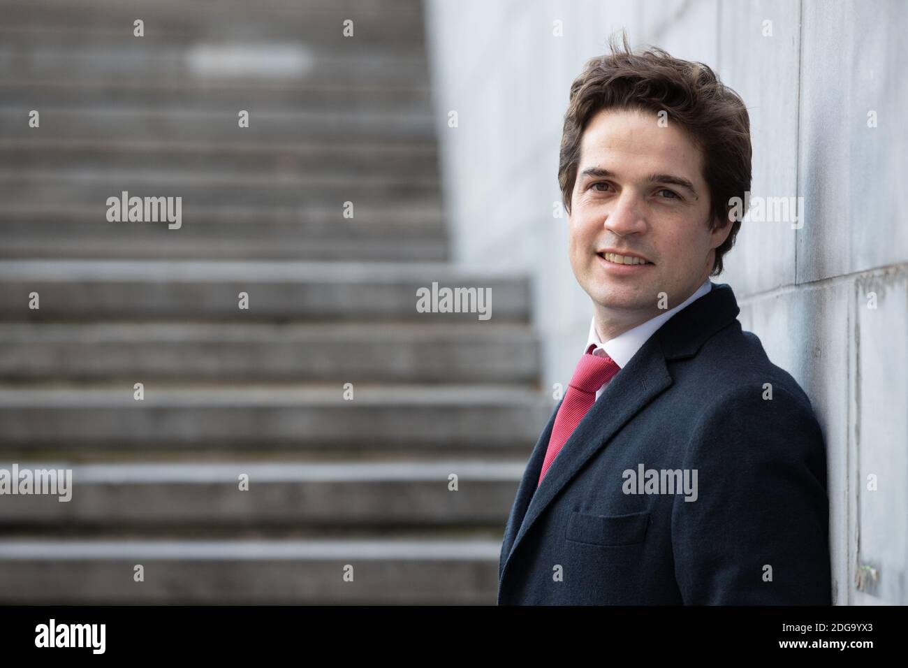 Segretario di Stato per la politica scientifica Thomas Dermine pone per il fotografo in vista di una visita al KBR Museum, biblioteca scientifica nazionale, Tuesd Foto Stock