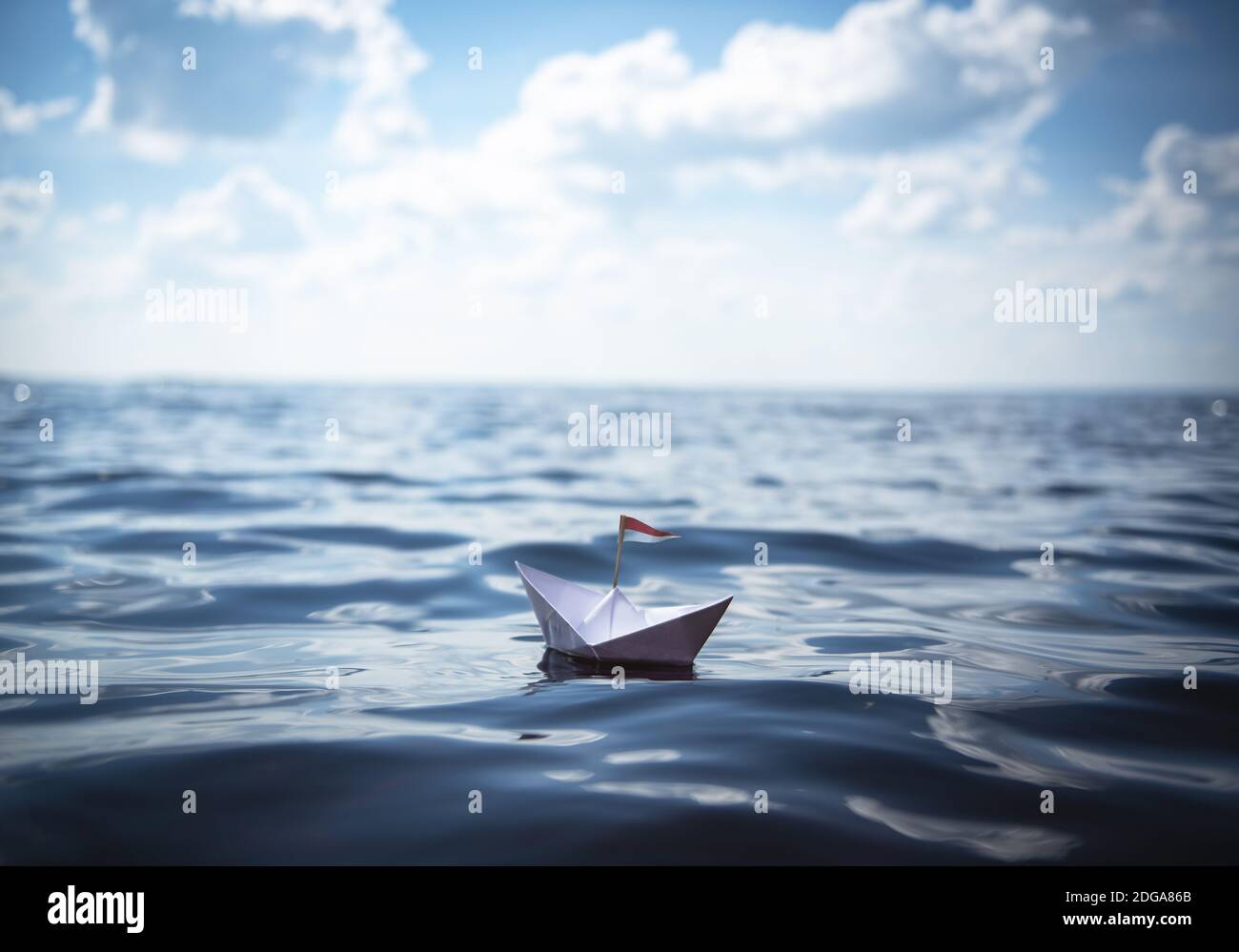 Paper Boat & Sea | Panorama Foto Stock