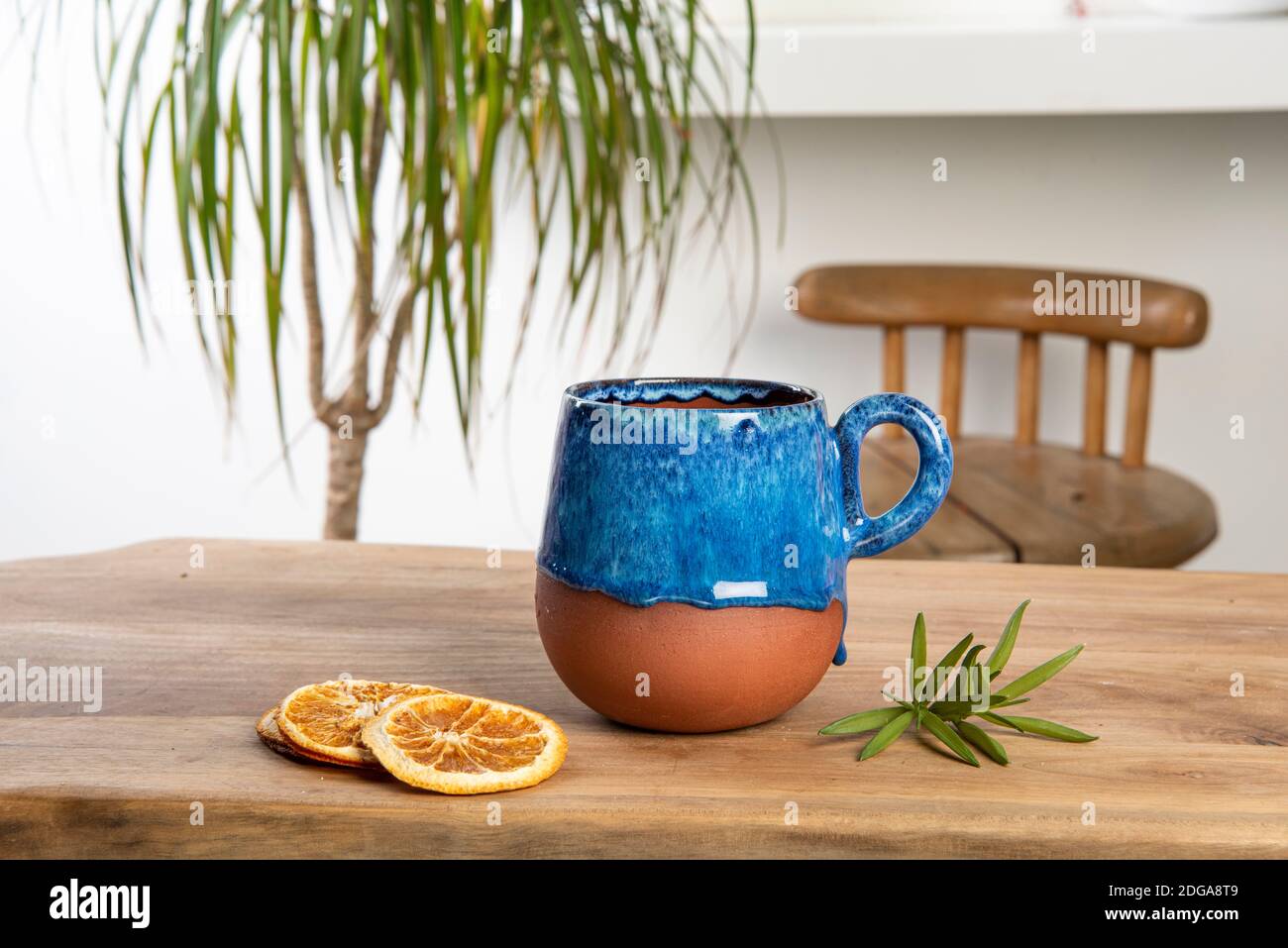 Tazza di caffè sul tavolo in legno Foto Stock