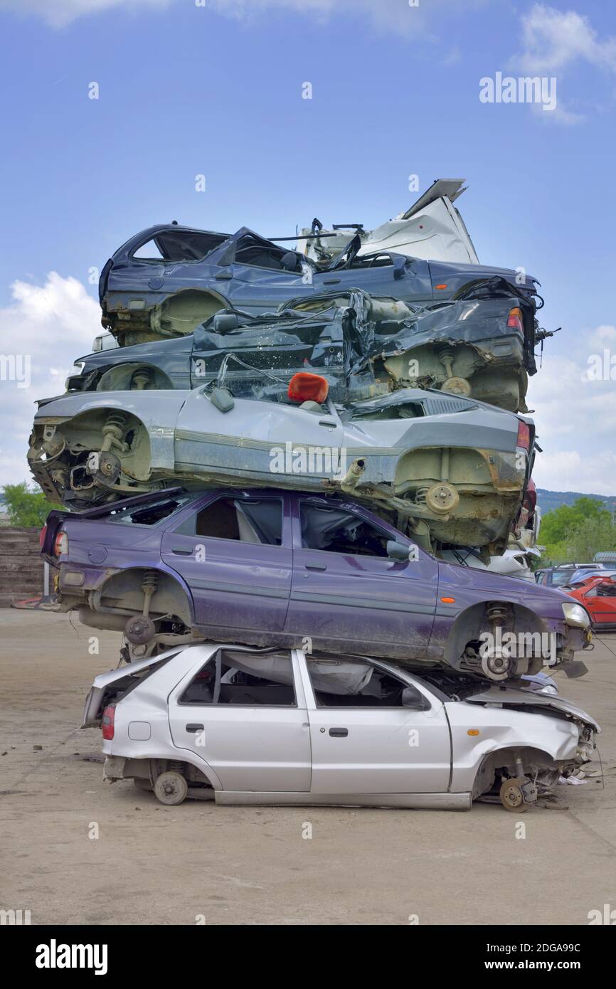 Riciclaggio di automobili stack Foto Stock