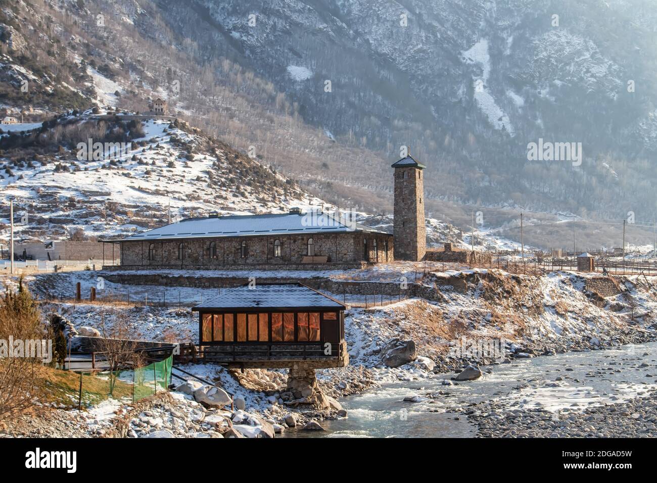 L'edificio e' un piccolo caffe' situato in una montagna area Foto Stock