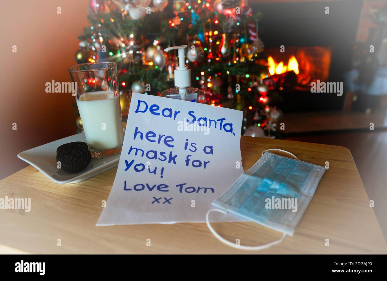 Montreal, Quebec, Canada, 8 dicembre 2020.Concept of a COVID-19 Christmas.Credit: Mario Beauregard/Alamy News Foto Stock