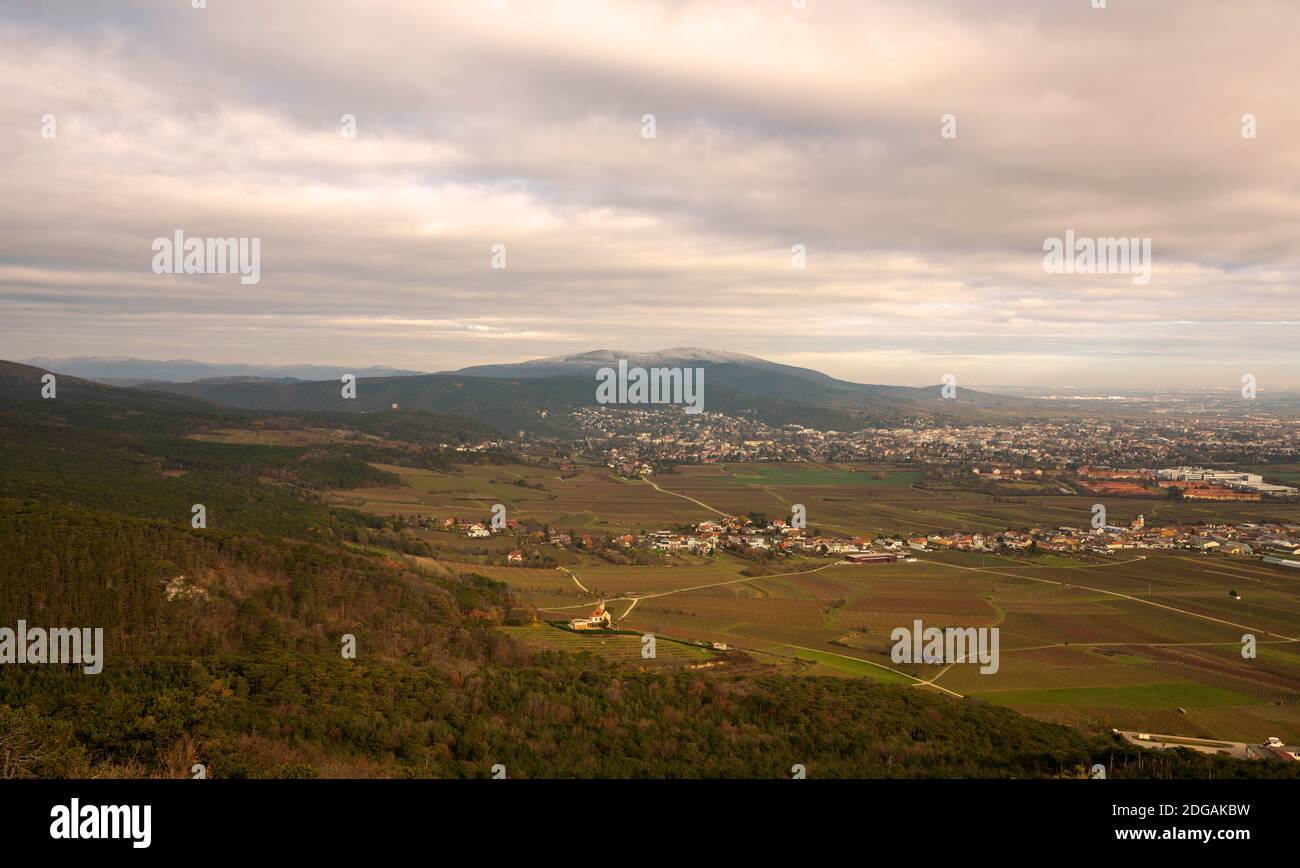 Vista panoramica del paesaggio autunnale contro il cielo Foto Stock