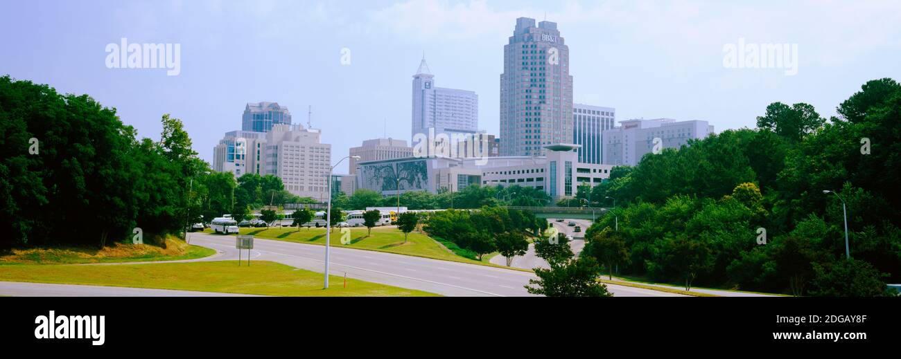 Scena di strada con edifici in una città, Raleigh, Wake County, Carolina del Nord, Stati Uniti Foto Stock