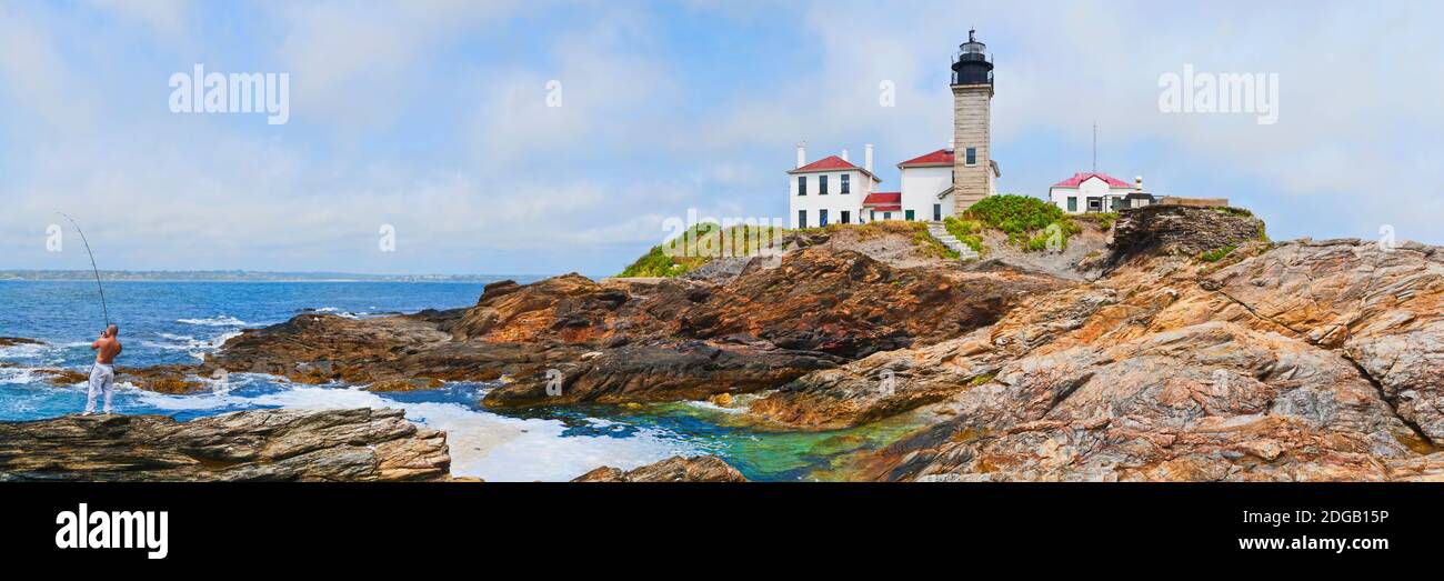 Faro sulla costa, faro di Beavertail, Narragansett Bay, Jamestown Island, Rhode Island, Stati Uniti Foto Stock