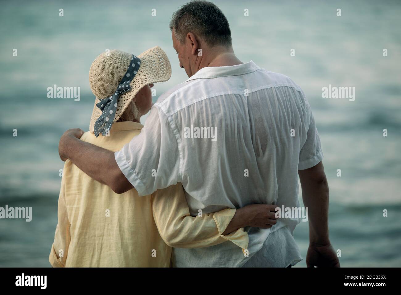 Un momento romantico al mare Foto Stock