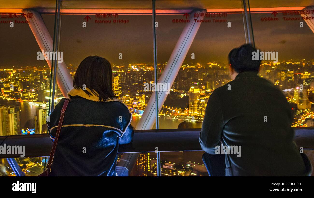 Persone a Building Viewpoint, Shanghai, Cina Foto Stock