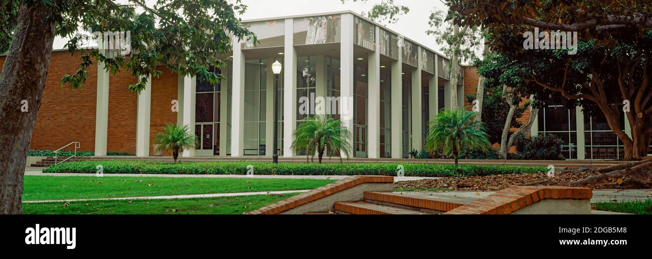 Schoenberg Hall all'Università della California, Los Angeles, California, USA Foto Stock