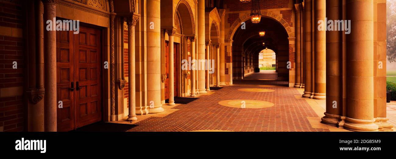 Corridoio di Royce Hall, Università della California di Los Angeles, California, Stati Uniti d'America Foto Stock