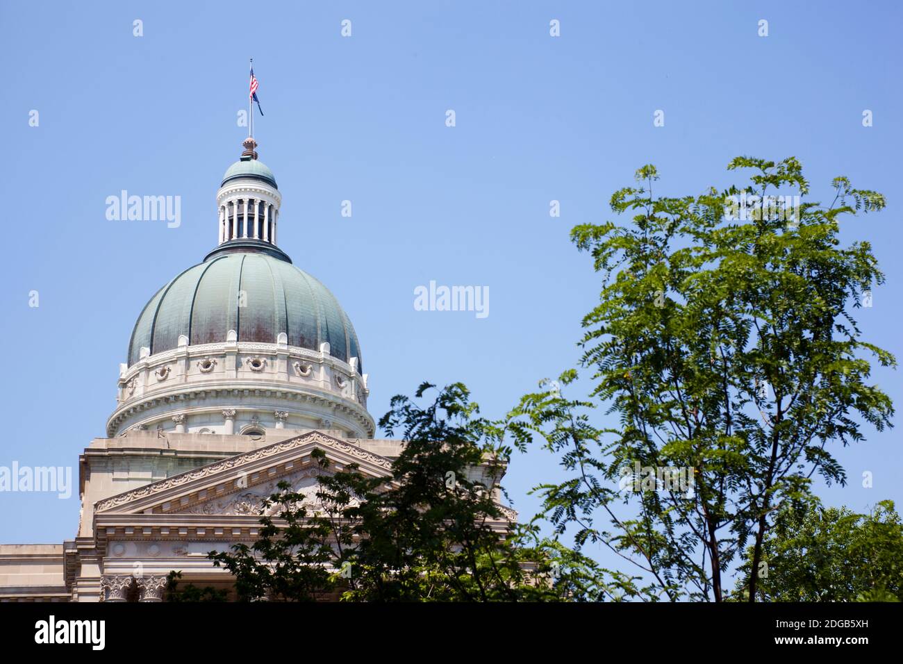 Vista ad angolo basso dell'Indiana state Capitol Building, Indianapolis, Marion County, Indiana, USA Foto Stock