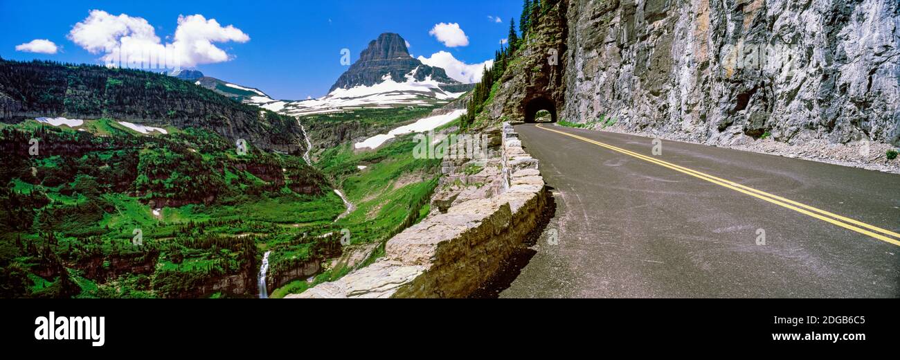 Going-to-the-Sun Road presso lo US Glacier National Park, Montana, USA Foto Stock