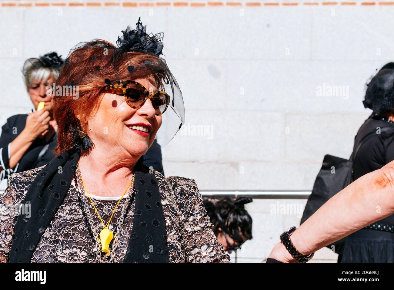 Signore piangenti della Fratellanza. Cofradía del Entierro de la Sardina - Confraternita allegra della sepoltura della Sardina. Foto Stock