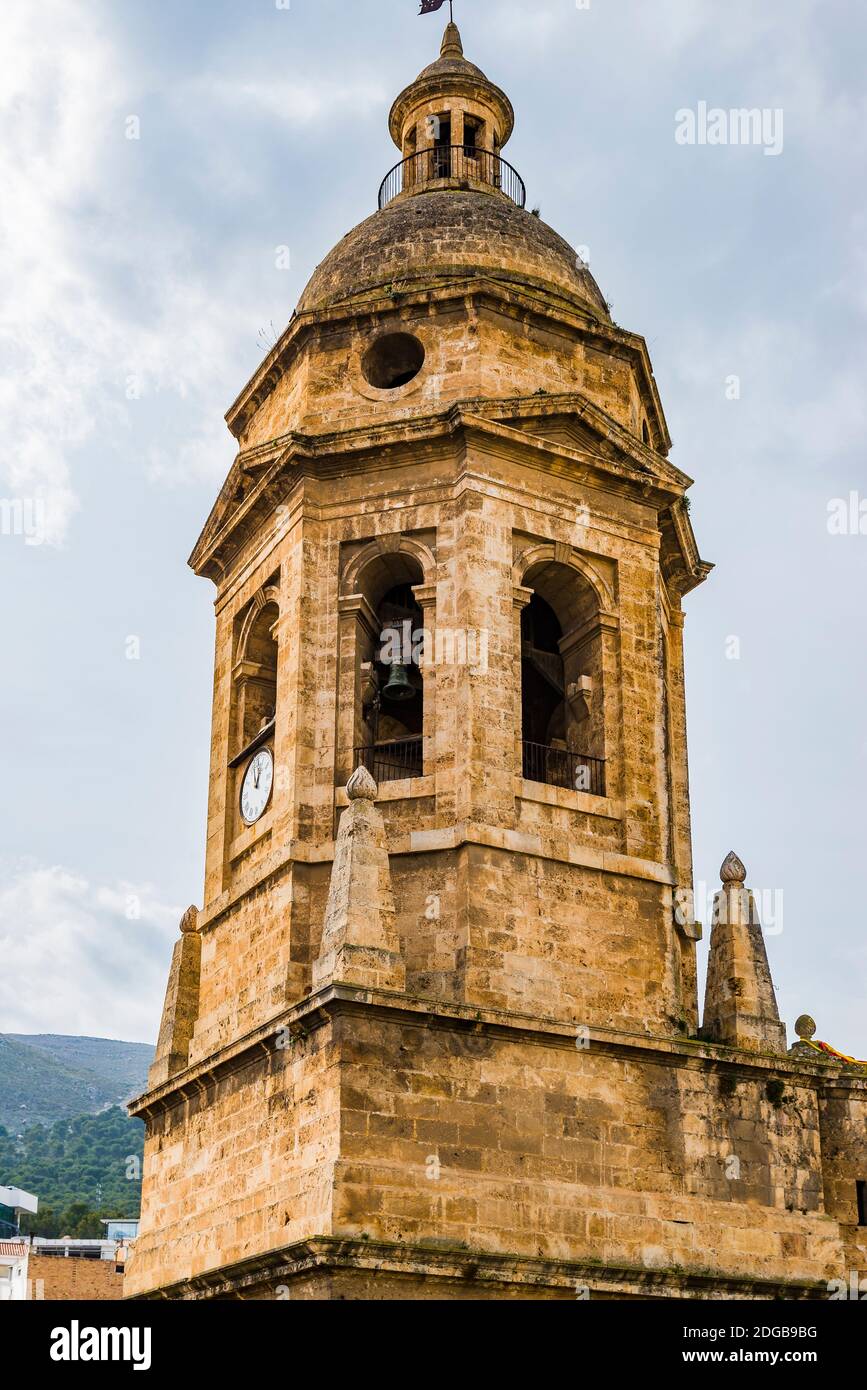 Torre ottagonale del campanile della chiesa di Santa María de la Encarnación, o Iglesia Mayor de la Encarnación. Loja, Granada, Andalucía, Spagna, Foto Stock