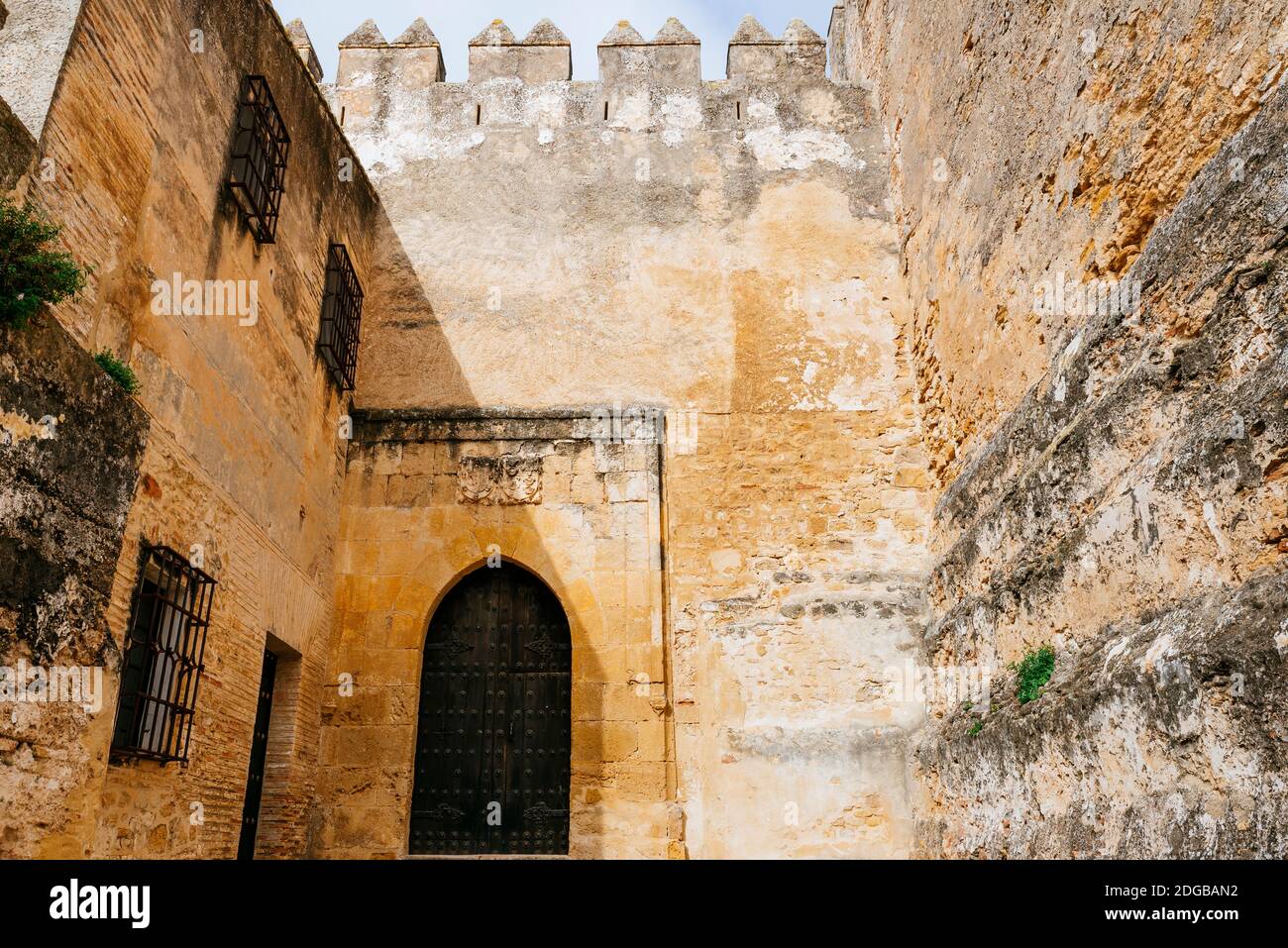 Castillo de Arcos, castello 11 °-15 ° secolo, castello medievale di origine moresca, ricostruito nella prima metà del 15 ° secolo. E' una proprietà privata, non una Foto Stock