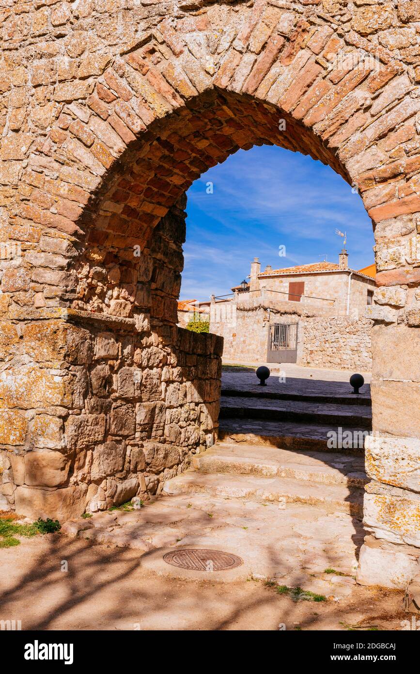 Porta araba sulle mura di Medinaceli. Medinaceli, Soria, Castilla y León, Spagna, Europa. Foto Stock