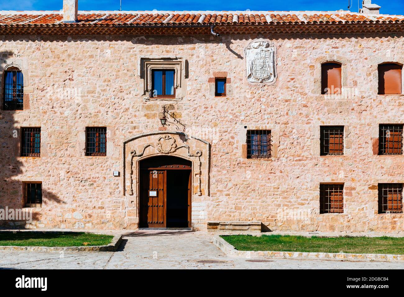 Convento de Santa Isabel - Convento di Santa Isabel (XVI secolo), accanto alla chiesa di San Martín. Medinaceli, Soria, Castilla y León, Spagna, Europa Foto Stock