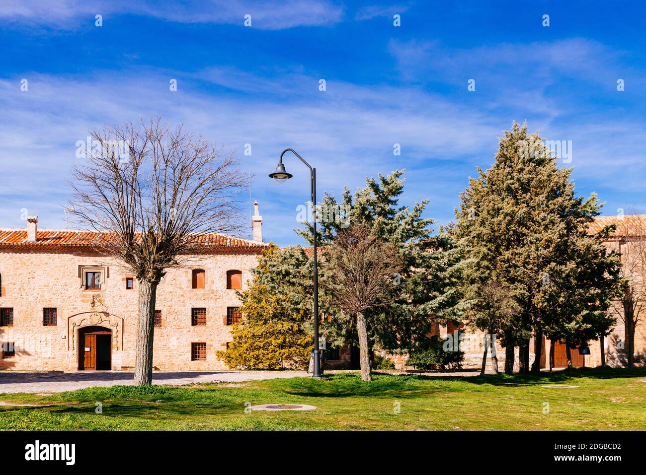 Convento de Santa Isabel - Convento di Santa Isabel (XVI secolo), accanto alla chiesa di San Martín. Medinaceli, Soria, Castilla y León, Spagna, Europa Foto Stock