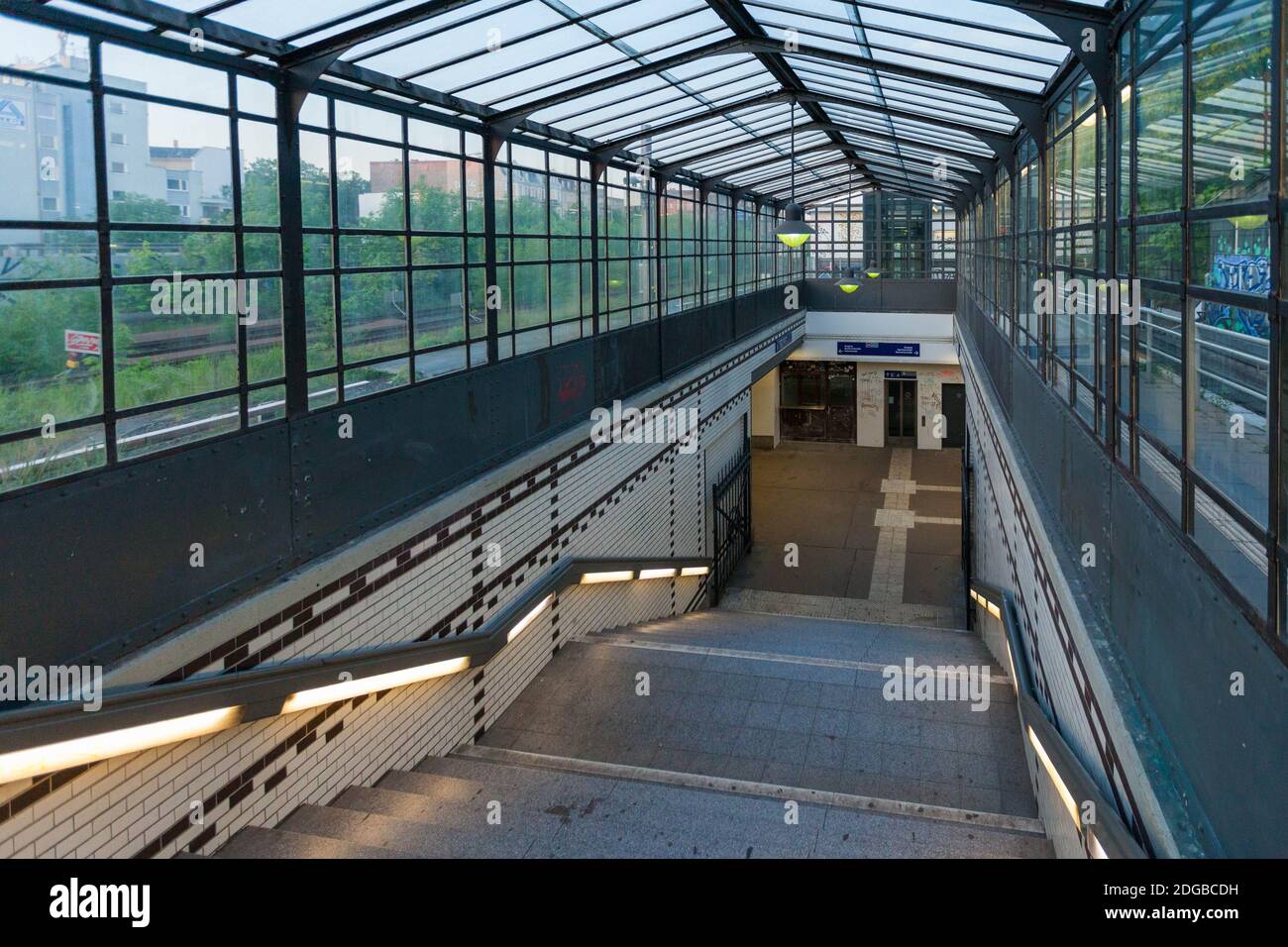 Visualizza su una stazione ferroviaria a Berlino Foto Stock