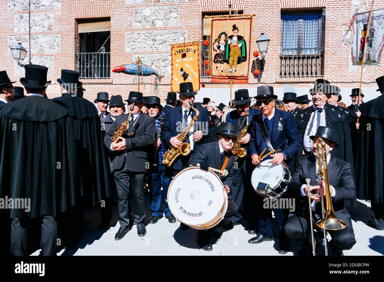 Alegre Cofradía del Entierro de la Sardina-allegra Confraternita del Sepoltura della Sardina. La 'sepoltura della Sardina' è un Celebra cerimonia spagnola Foto Stock