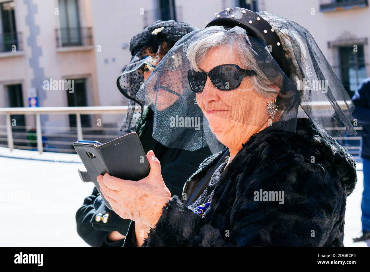 Signore piangenti della Fratellanza. Cofradía del Entierro de la Sardina - Confraternita allegra della sepoltura della Sardina. Foto Stock