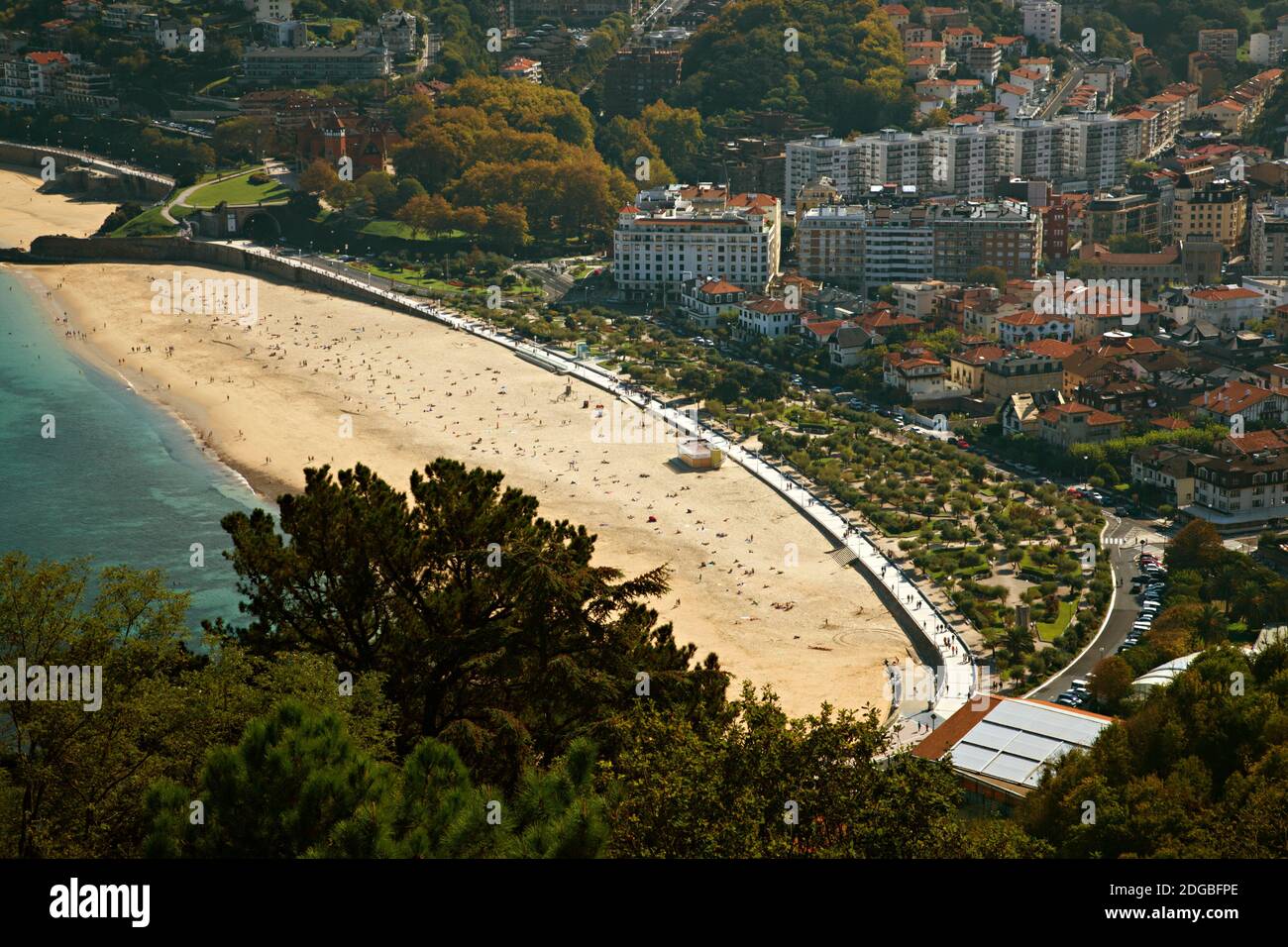 Vista sulla spiaggia di Playa de Ondarreta da Monte Igueldo, San Sebastian, Provincia di Guipuzcoa, Regione Basca, Spagna Foto Stock