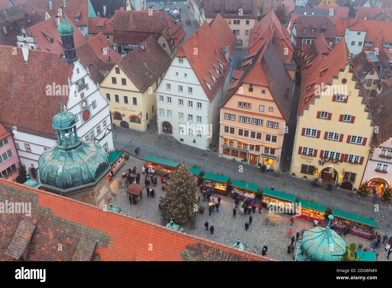 Vista panoramica del mercatino di Natale, Rothenburg, Baviera, Germania Foto Stock