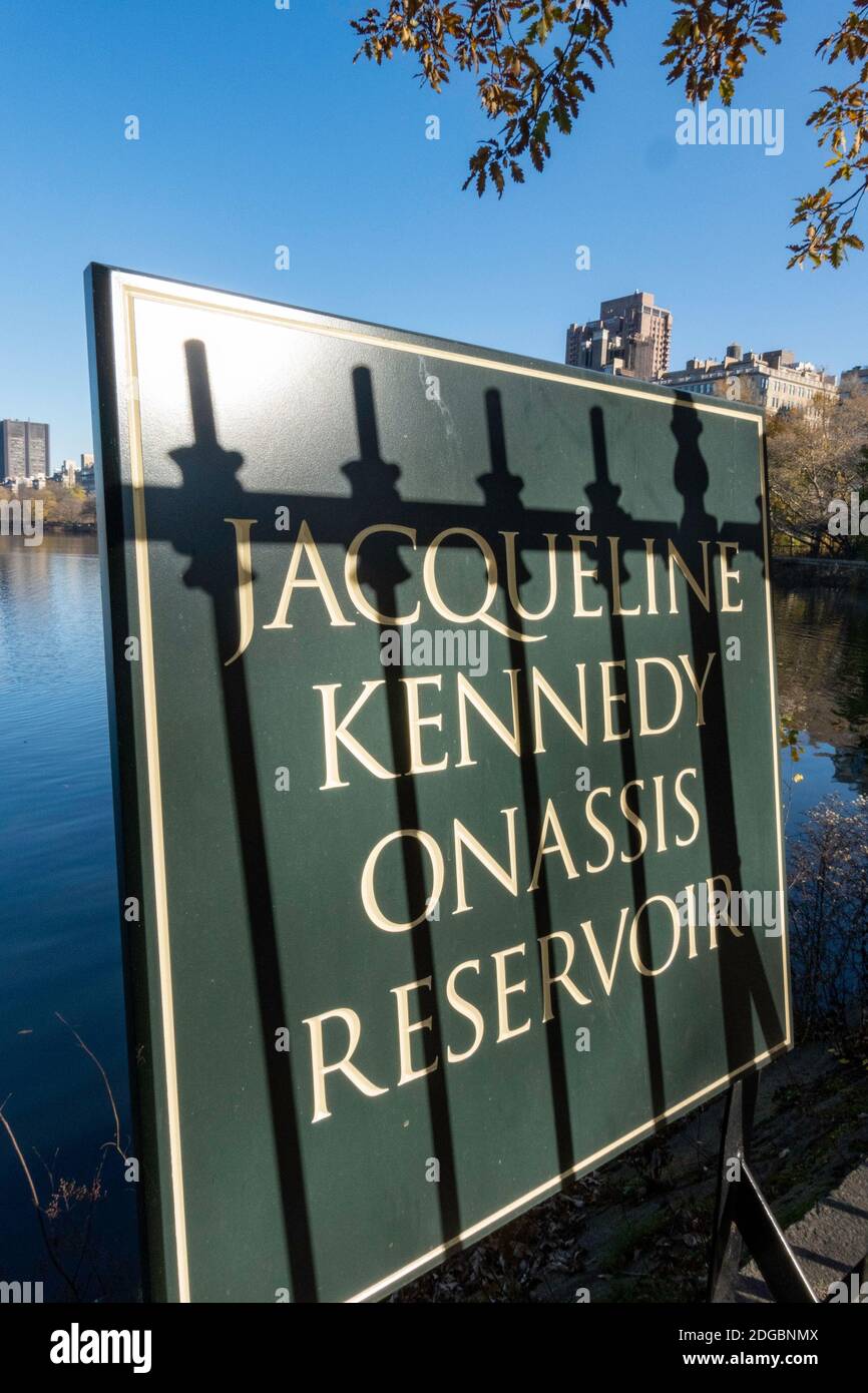 Jacqueline Kennedy Onassis segno del serbatoio, al Central Park di New York, Stati Uniti d'America Foto Stock